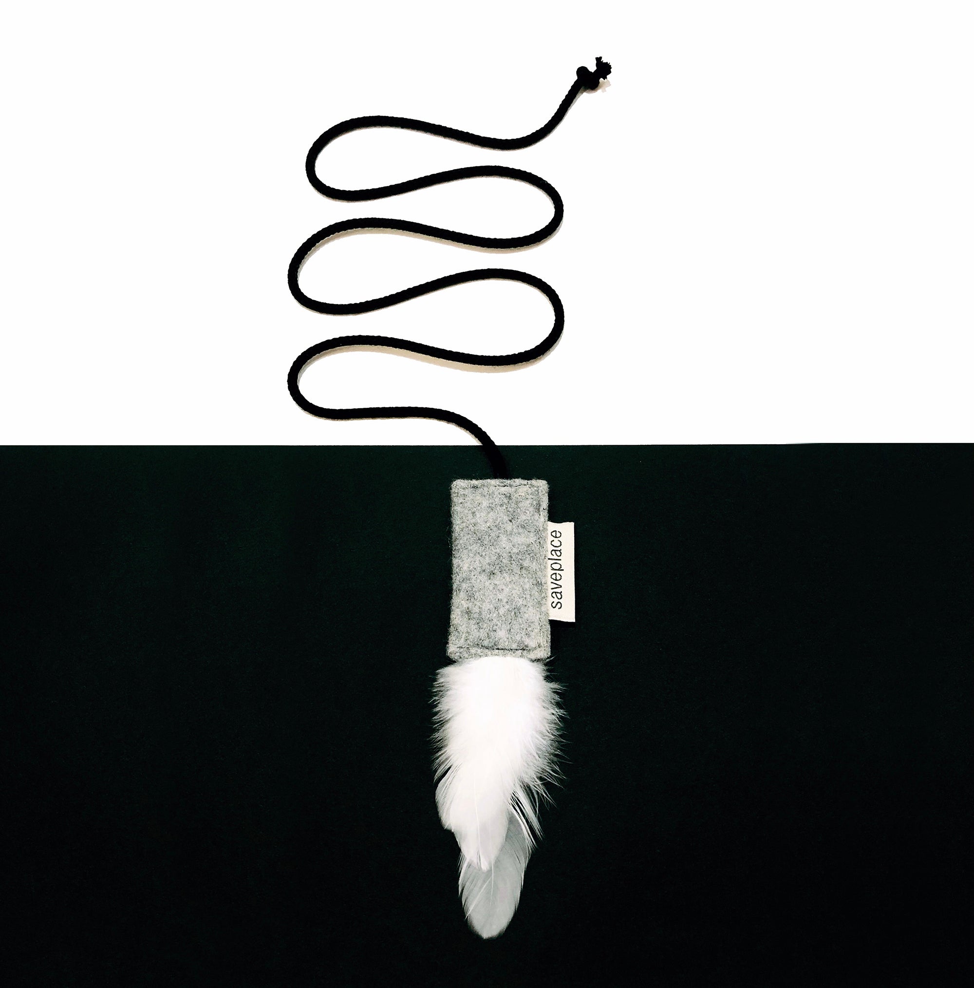 HAPPY CAT Saveplace® grey wool cat toy with feathers (many colors)